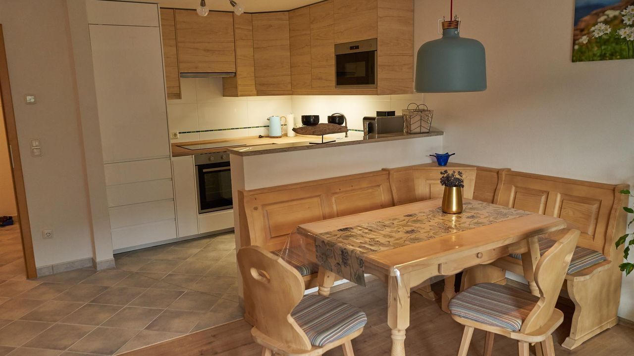 Küche und Essbereich Hirsch Küche und Essbereich Hirsch